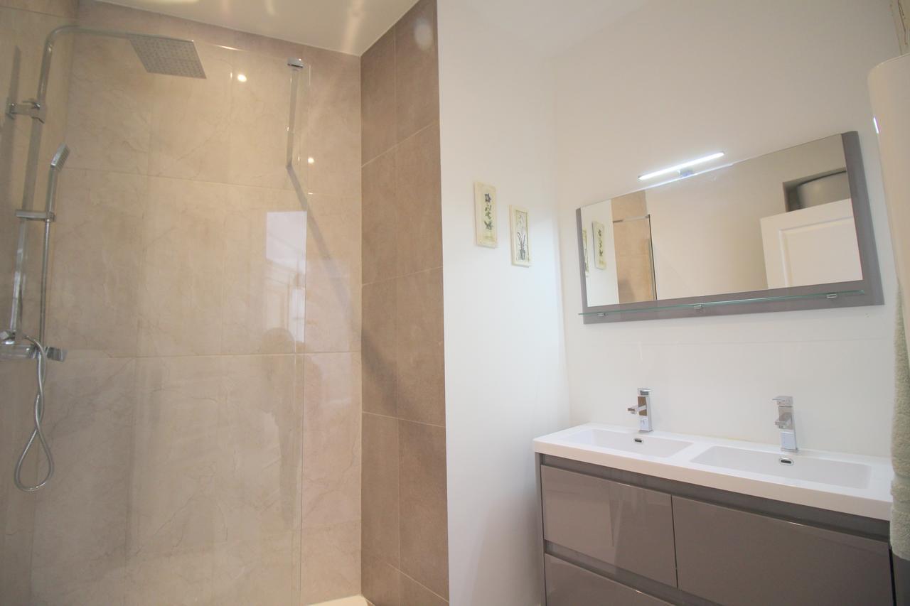 - Champagne Gambetta Nizza